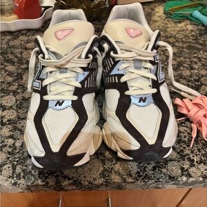 NEW BALANCE 9060 SNEAKERS IN SANDSTONE/BROWN/WHITE